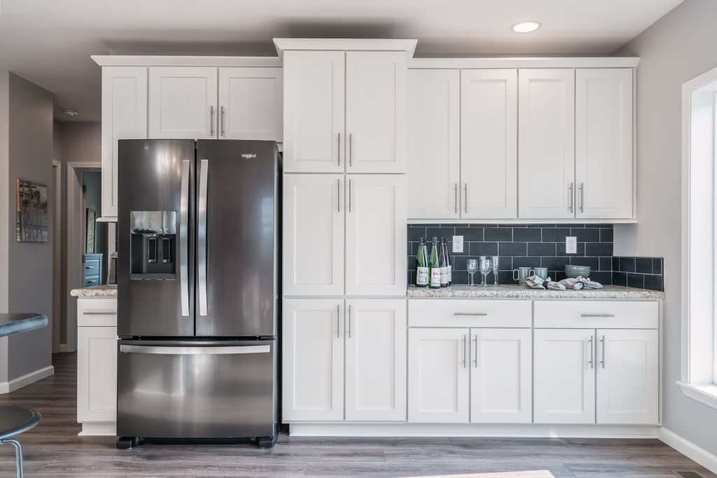 MF-442 Pantry Closet with Pull-out Shelves